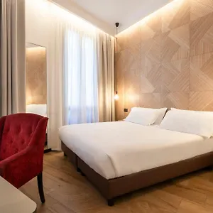 2* Otel London